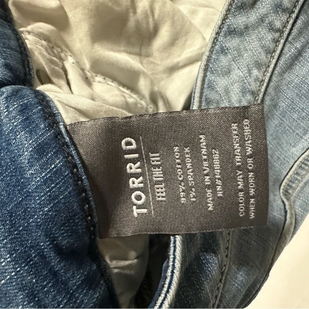 Torrid Mid-Rise shortie Medium Wash Distressed Denim Shorts - Size 18